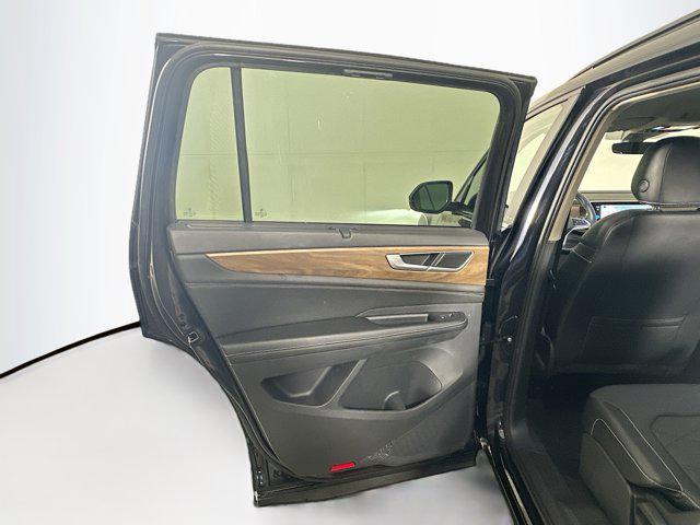 Photo of 2024 Aurora Red Metallic Volkswagen Atlas