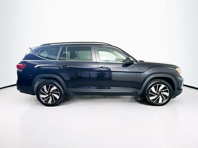 Photo of 2024 Aurora Red Metallic Volkswagen Atlas