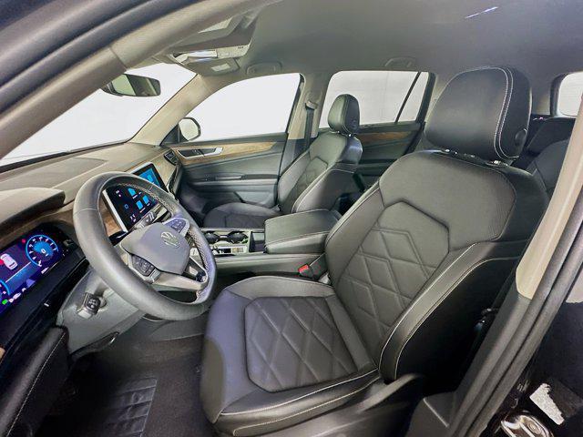 Photo of 2024 Aurora Red Metallic Volkswagen Atlas
