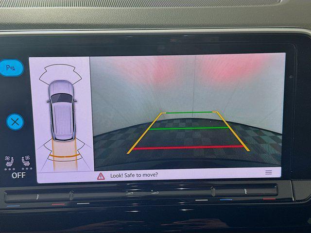Photo of 2024 Aurora Red Metallic Volkswagen Atlas