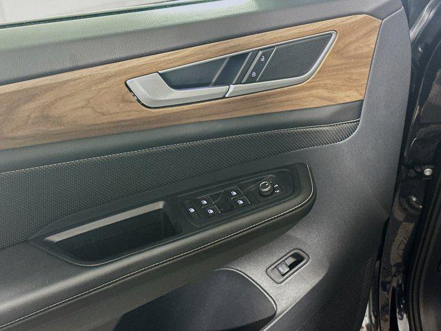 Photo of 2024 Aurora Red Metallic Volkswagen Atlas