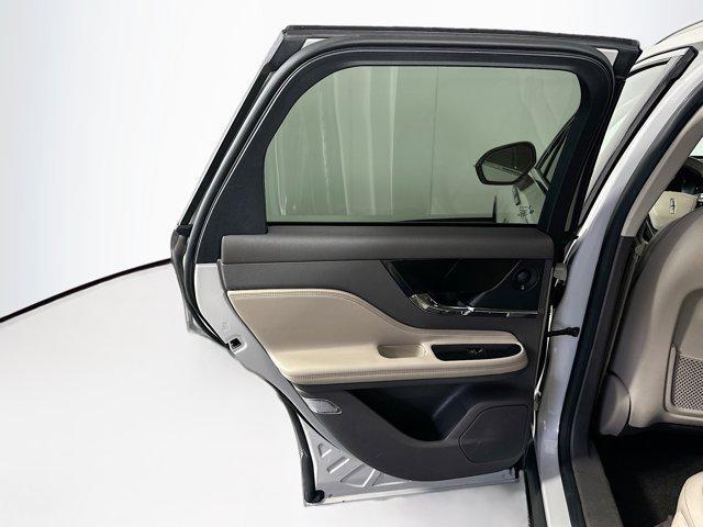 Photo of 2022 Ceramic Pearl Metallic Tri-Coat Lincoln Corsair