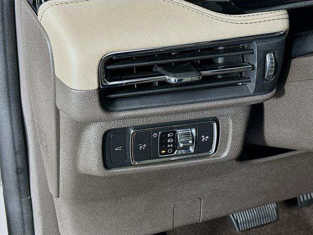 Photo of 2022 Ceramic Pearl Metallic Tri-Coat Lincoln Corsair