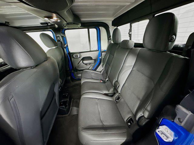 Photo of 2022 Hydro Blue Pearlcoat Jeep Gladiator