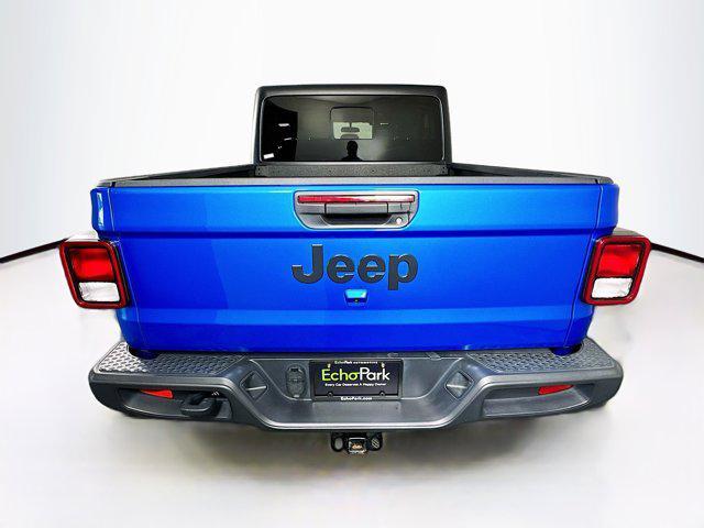 Photo of 2022 Hydro Blue Pearlcoat Jeep Gladiator