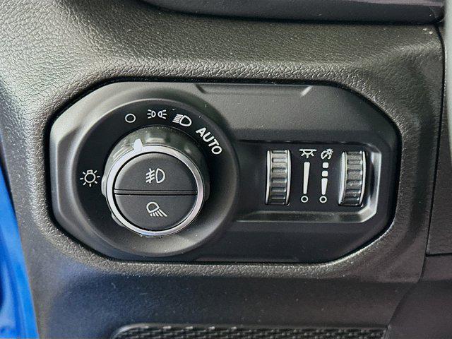 Photo of 2022 Hydro Blue Pearlcoat Jeep Gladiator