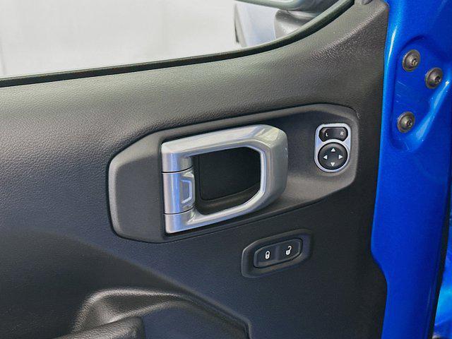 Photo of 2022 Hydro Blue Pearlcoat Jeep Gladiator