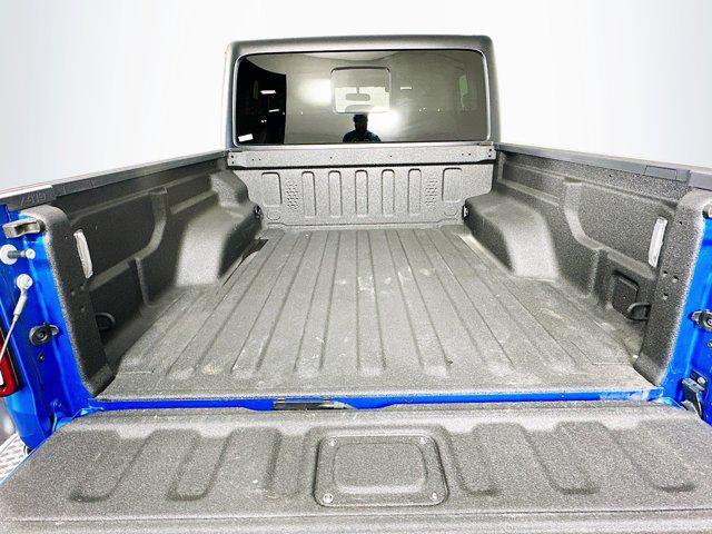 Photo of 2022 Hydro Blue Pearlcoat Jeep Gladiator