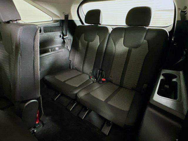 Photo of 2023 Everlasting Silver Kia Sorento