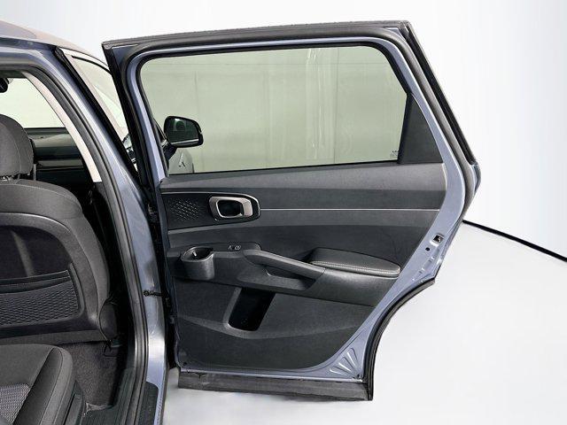 Photo of 2023 Everlasting Silver Kia Sorento