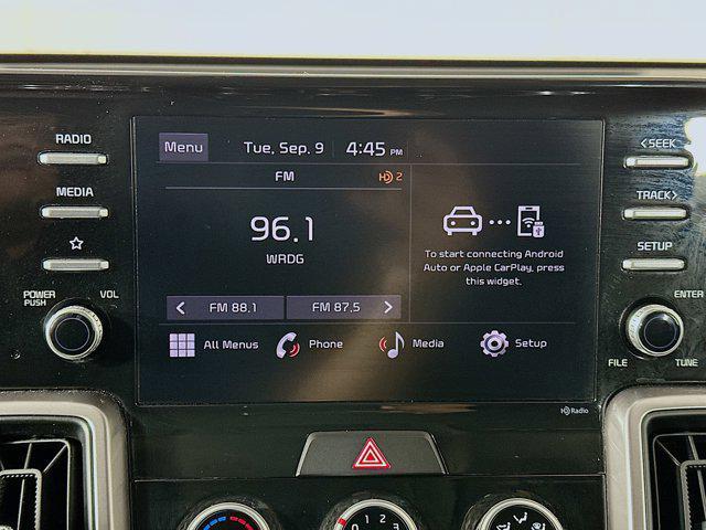 Photo of 2023 Everlasting Silver Kia Sorento