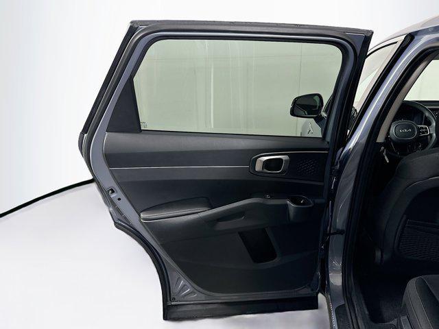 Photo of 2023 Everlasting Silver Kia Sorento