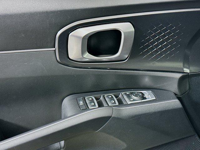 Photo of 2023 Everlasting Silver Kia Sorento