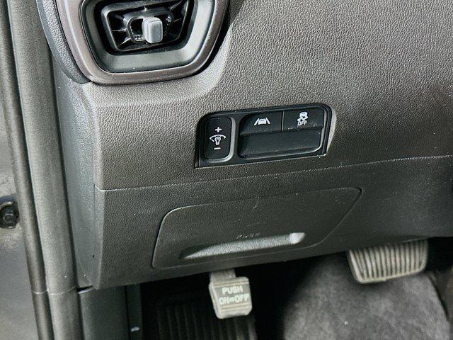 Photo of 2023 Everlasting Silver Kia Sorento