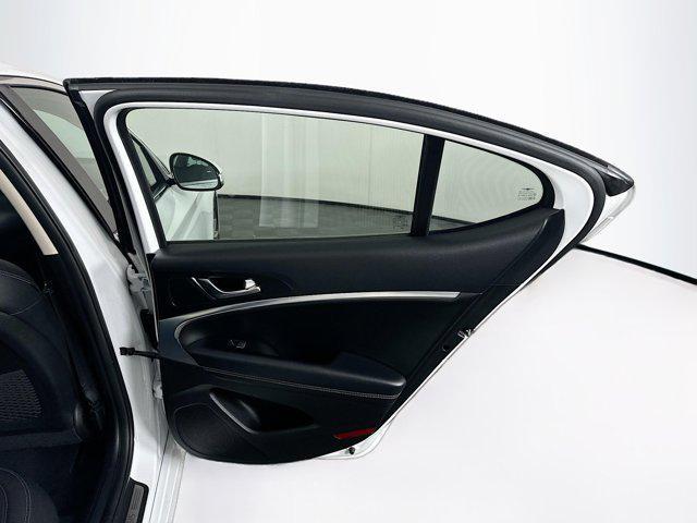 Photo of 2022 Alta White Genesis G70