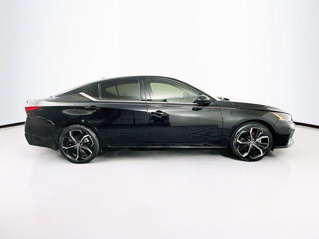 Photo of 2023 Super Black Nissan Altima