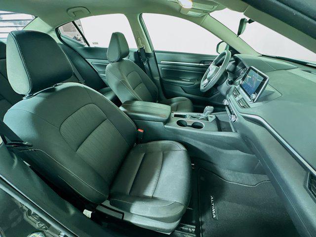 Photo of 2022 Gun Metallic Nissan Altima