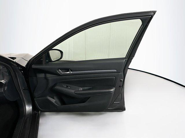 Photo of 2022 Gun Metallic Nissan Altima