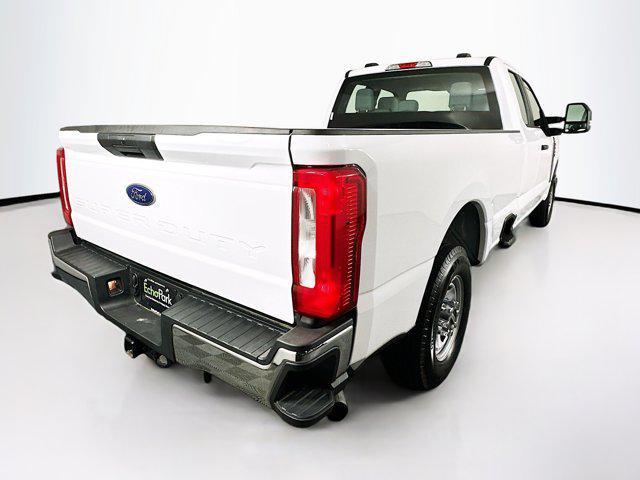 Photo of 2024 Oxford White Ford F-250