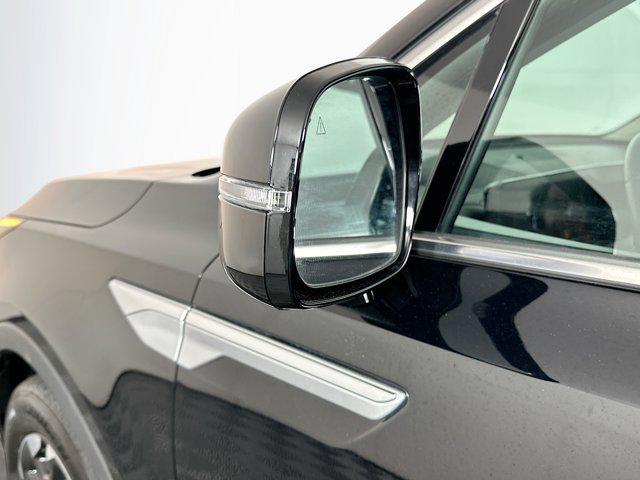 Photo of 2024 Ebony Black Kia Sorento