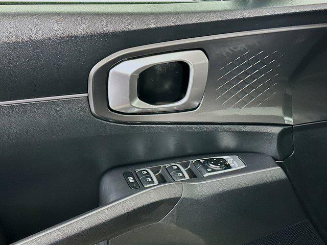 Photo of 2024 Ebony Black Kia Sorento
