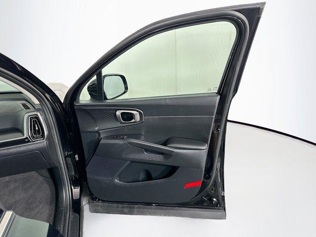 Photo of 2024 Ebony Black Kia Sorento