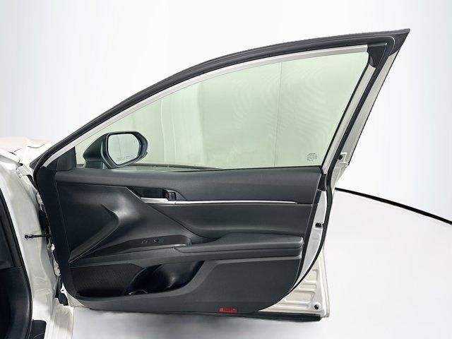 Photo of 2024 Ice Cap Toyota Camry