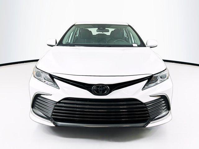 Photo of 2024 Ice Cap Toyota Camry