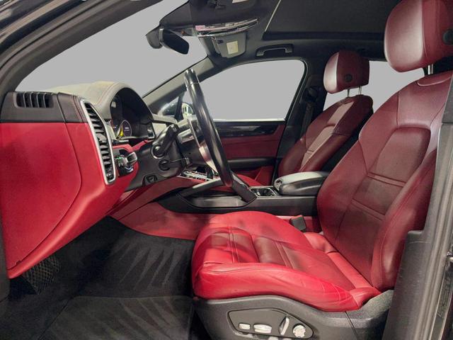 Photo of 2019 Black Porsche Cayenne