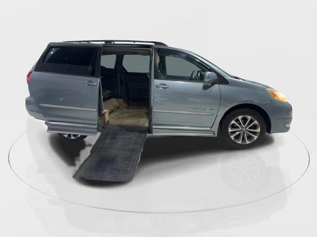 Photo of 2004 Blue Toyota Sienna