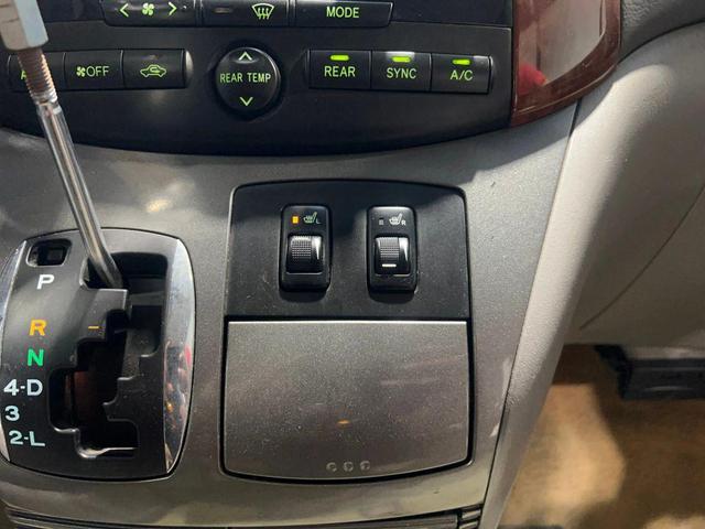 Photo of 2004 Blue Toyota Sienna