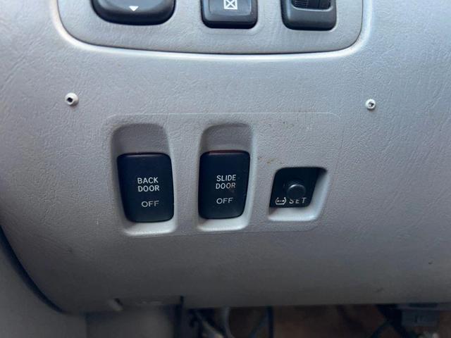 Photo of 2004 Blue Toyota Sienna