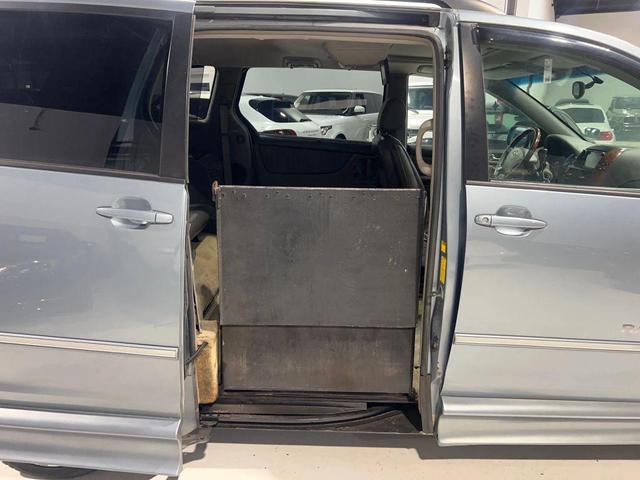 Photo of 2004 Blue Toyota Sienna