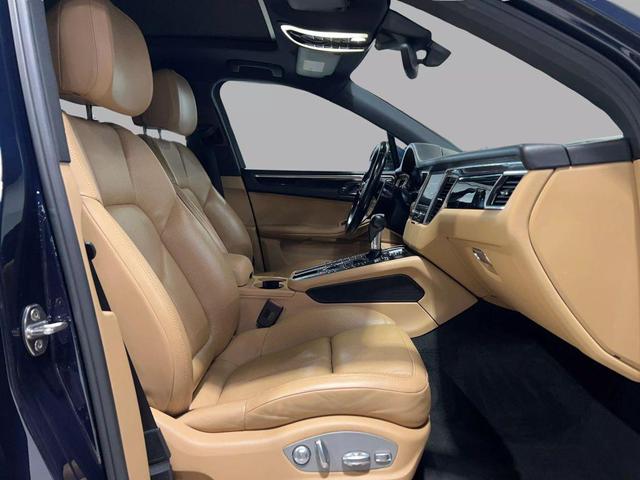 Photo of 2017 Blue Porsche Macan