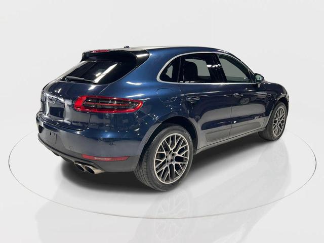 Photo of 2017 Blue Porsche Macan
