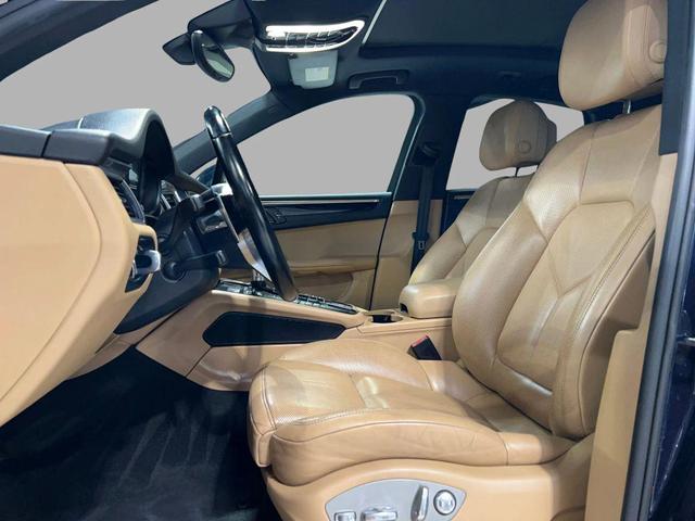 Photo of 2017 Blue Porsche Macan