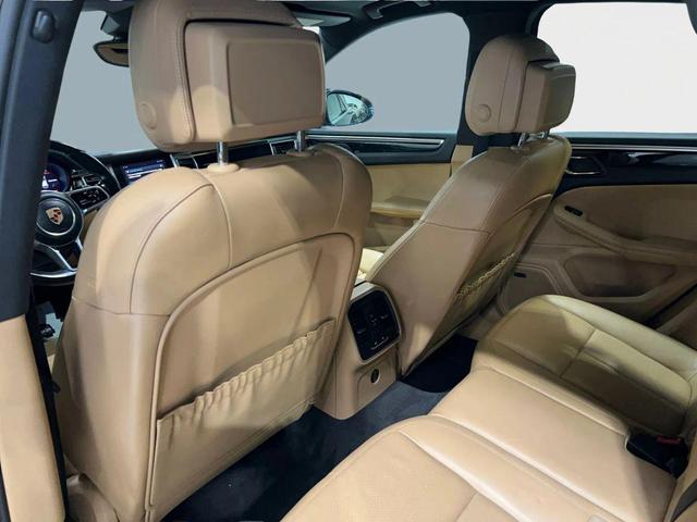 Photo of 2017 Blue Porsche Macan
