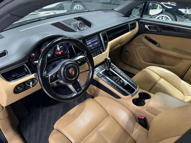 Photo of 2017 Blue Porsche Macan