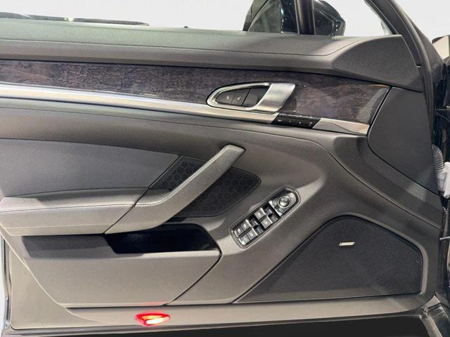 Photo of 2014 Black Porsche Panamera