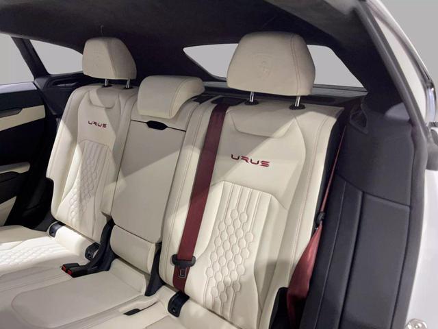Photo of 2024 White Lamborghini Urus