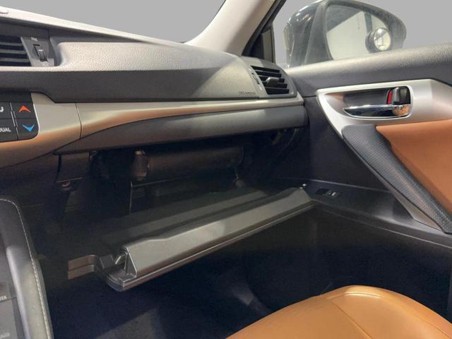 Photo of 2012 Black Lexus CT 200h