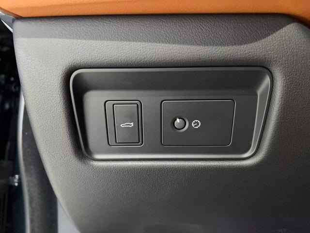 Photo of 2022 Black Jaguar XF