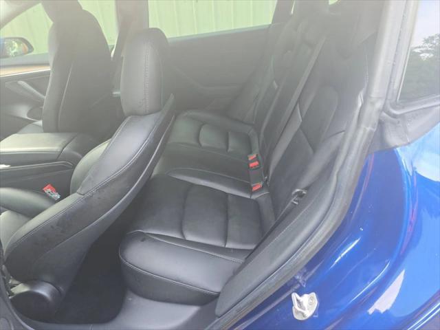 Photo of 2022 Gray Tesla Model 3