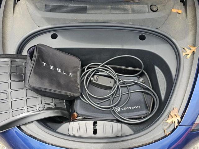 Photo of 2022 Gray Tesla Model 3