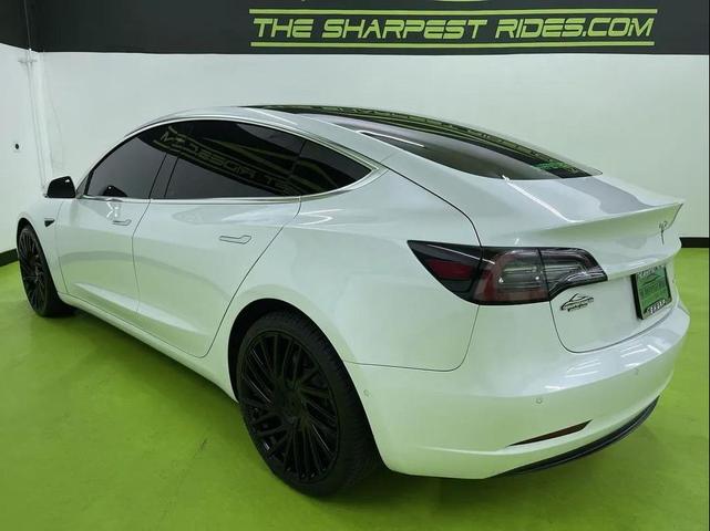 Photo of 2019 White Tesla Model 3