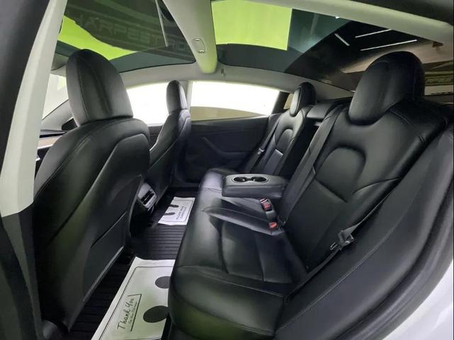 Photo of 2019 White Tesla Model 3