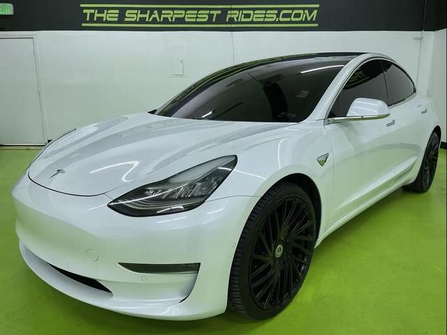 Photo of 2019 White Tesla Model 3