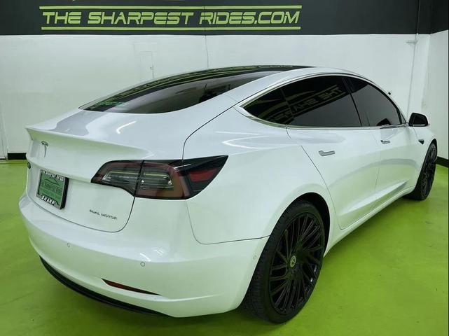 Photo of 2019 White Tesla Model 3