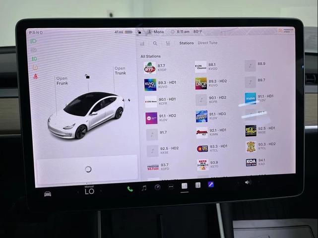 Photo of 2019 White Tesla Model 3