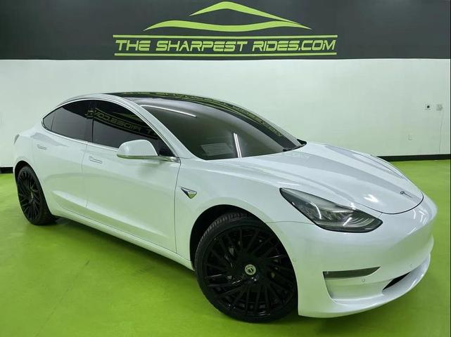 Photo of 2019 White Tesla Model 3